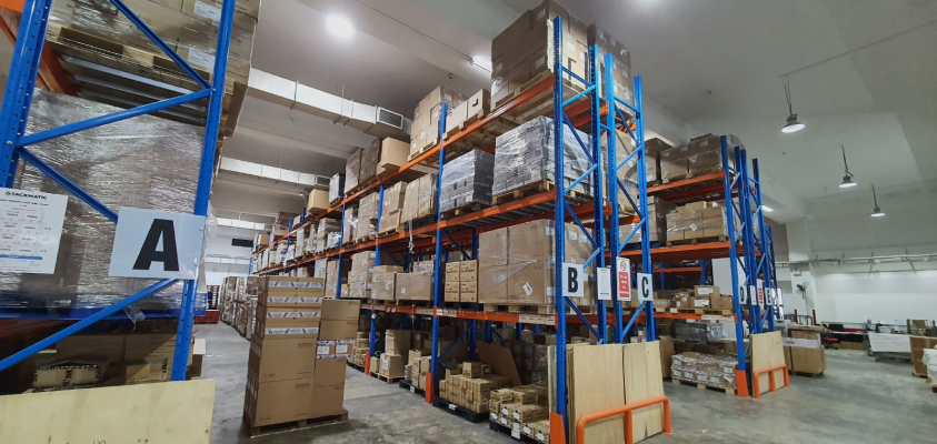 Store products in Airpak warehouse